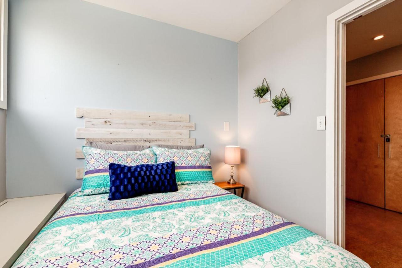 Walk Score 90!!-Historic Downtown District-2 Blocks To Famous Forsyth Park- Huge Private Patio-Private Parking ซาวานนาห์ ภายนอก รูปภาพ