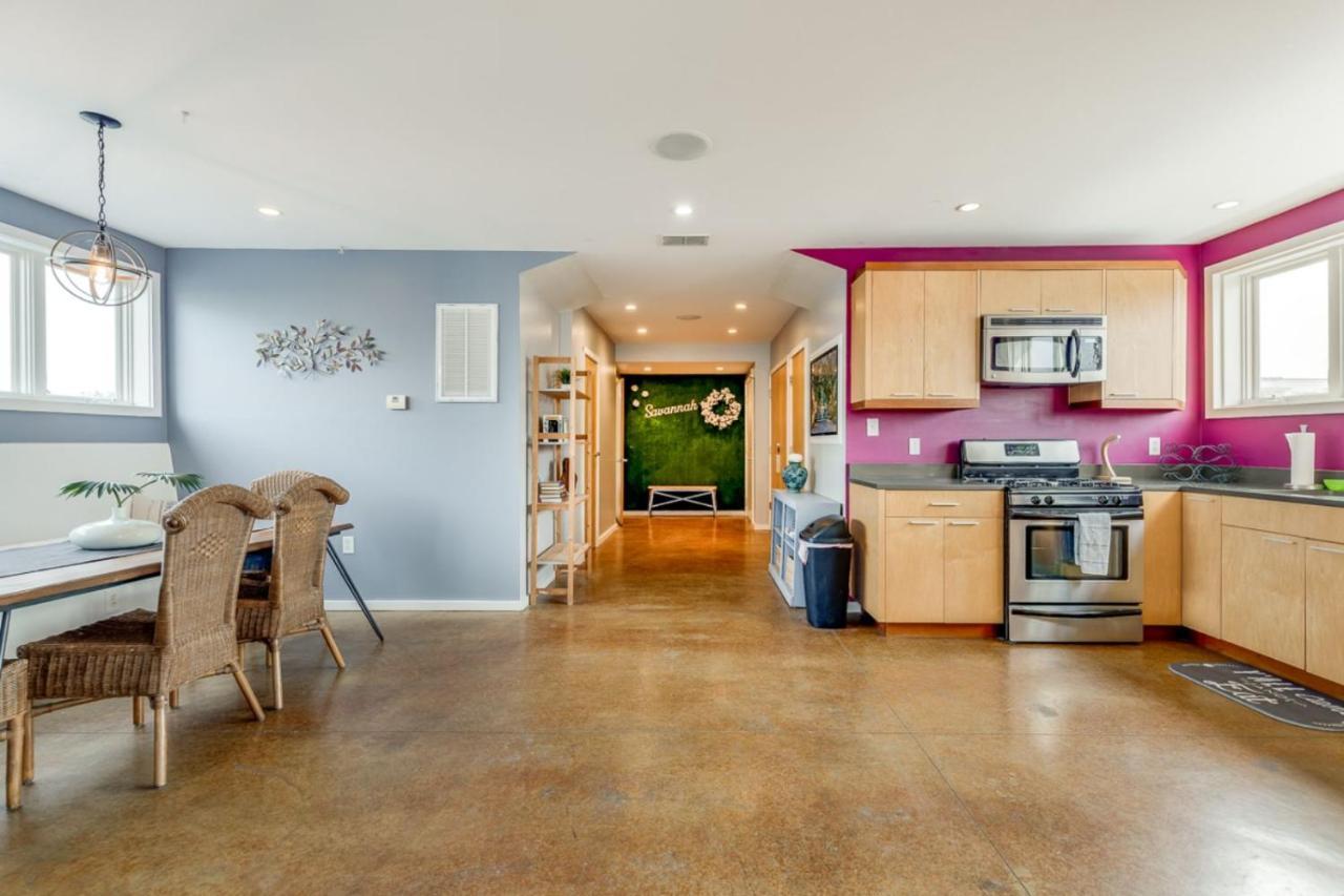 Walk Score 90!!-Historic Downtown District-2 Blocks To Famous Forsyth Park- Huge Private Patio-Private Parking ซาวานนาห์ ภายนอก รูปภาพ