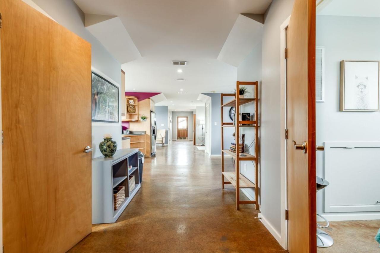 Walk Score 90!!-Historic Downtown District-2 Blocks To Famous Forsyth Park- Huge Private Patio-Private Parking ซาวานนาห์ ภายนอก รูปภาพ