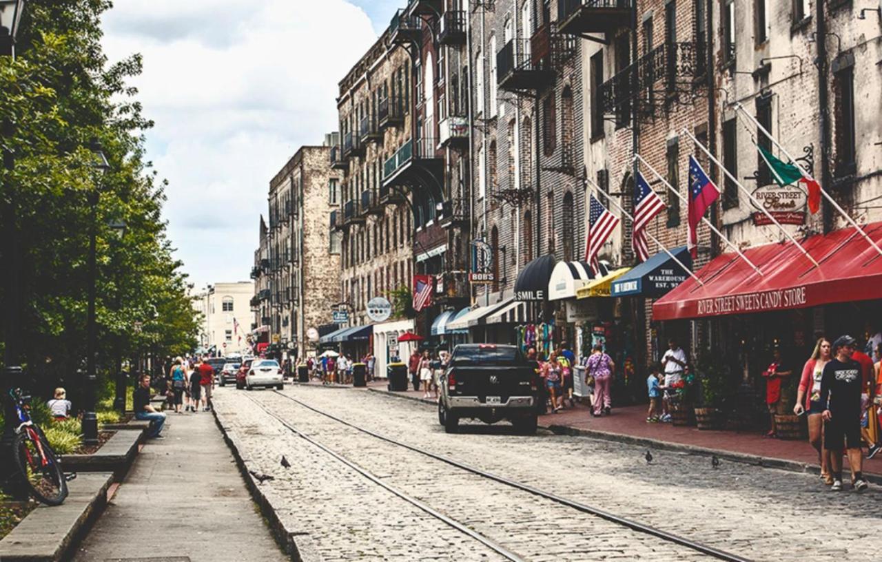 Walk Score 90!!-Historic Downtown District-2 Blocks To Famous Forsyth Park- Huge Private Patio-Private Parking ซาวานนาห์ ภายนอก รูปภาพ
