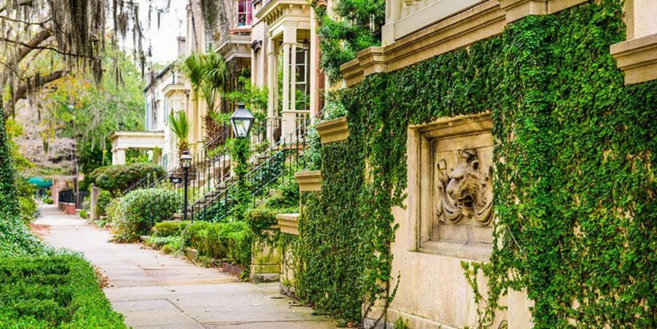 Walk Score 90!!-Historic Downtown District-2 Blocks To Famous Forsyth Park- Huge Private Patio-Private Parking ซาวานนาห์ ภายนอก รูปภาพ